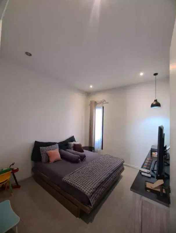 dijual rumah royal residence