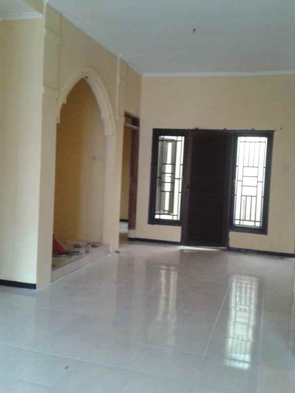 dijual rumah rungkut