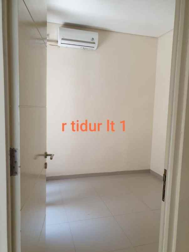 dijual rumah rungkut asri
