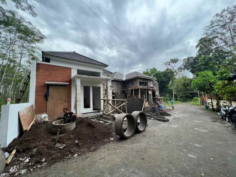 dijual rumah sambiroto kalasan