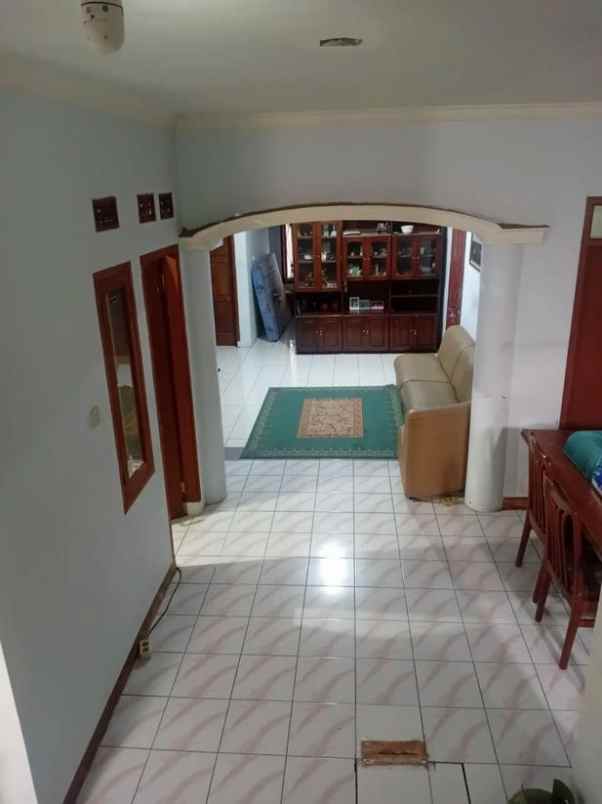 dijual rumah sari indah babakan sari