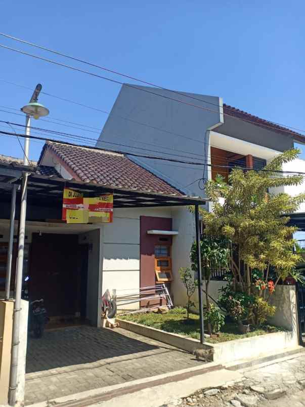 dijual rumah sariwangi