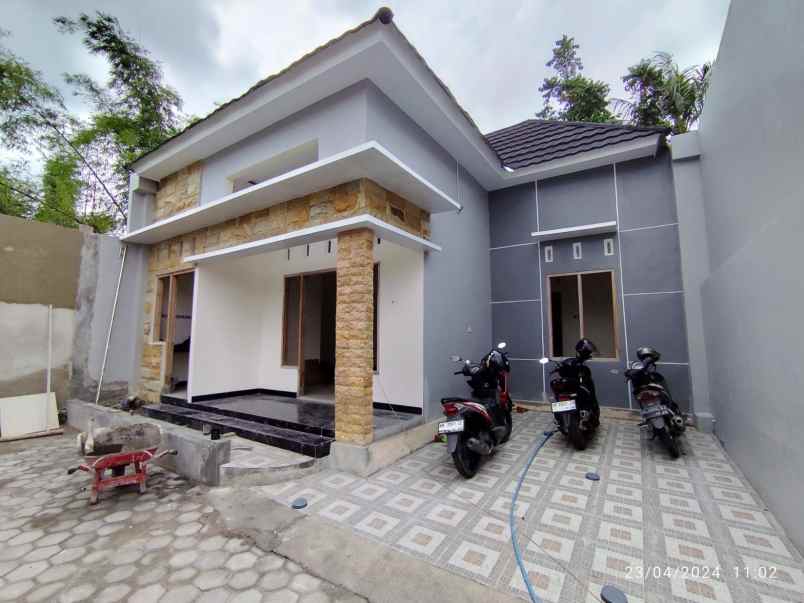 dijual rumah sd model