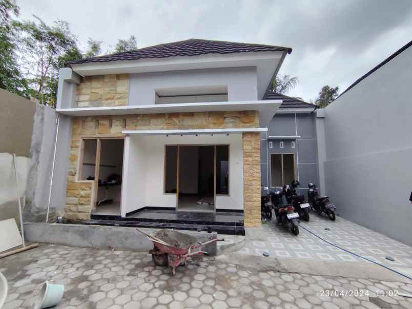 dijual rumah sd model