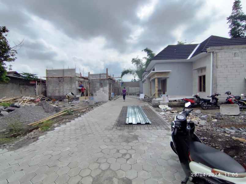 dijual rumah sd model