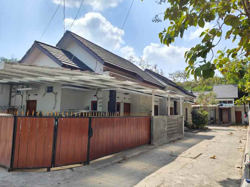 dijual rumah selatan lapangan kasihan