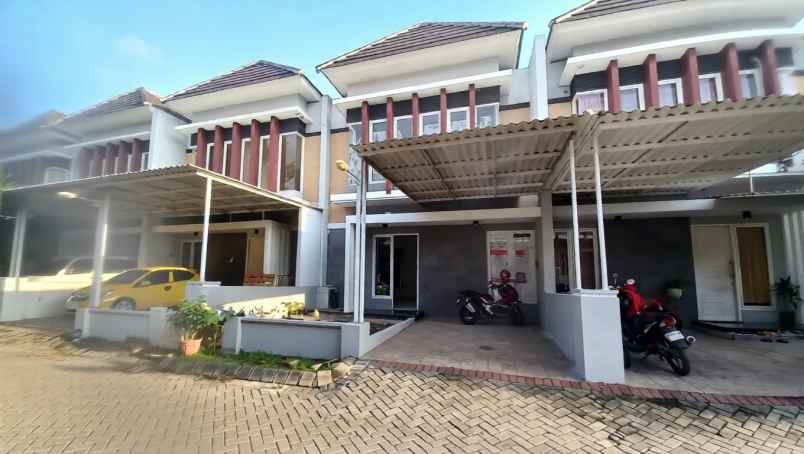 dijual rumah semanggi wonorejo
