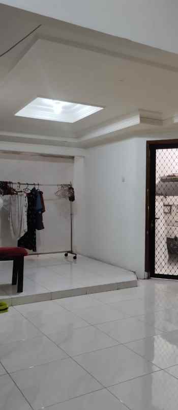 dijual rumah semolowaru elok