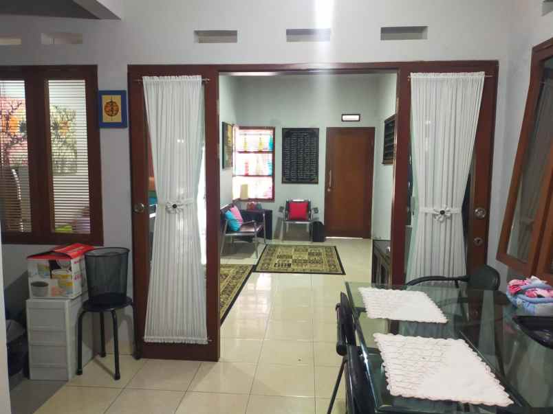 dijual rumah setraduta sariwangi