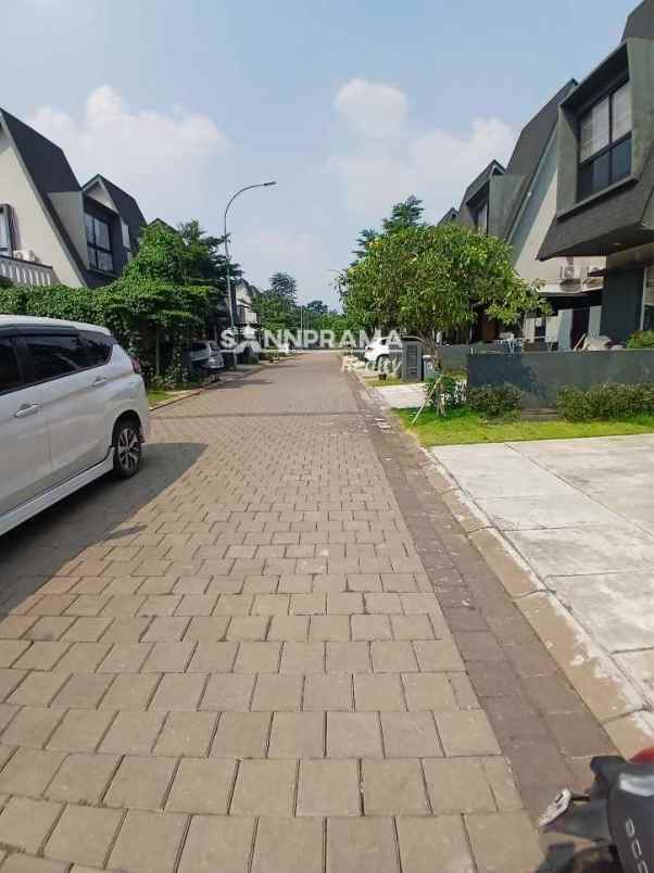 dijual rumah shila sawangan