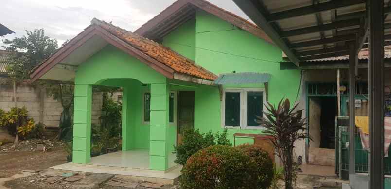 dijual rumah shm beserta kontrakan