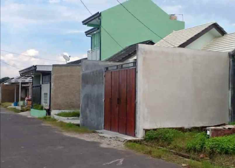 dijual rumah siap huni