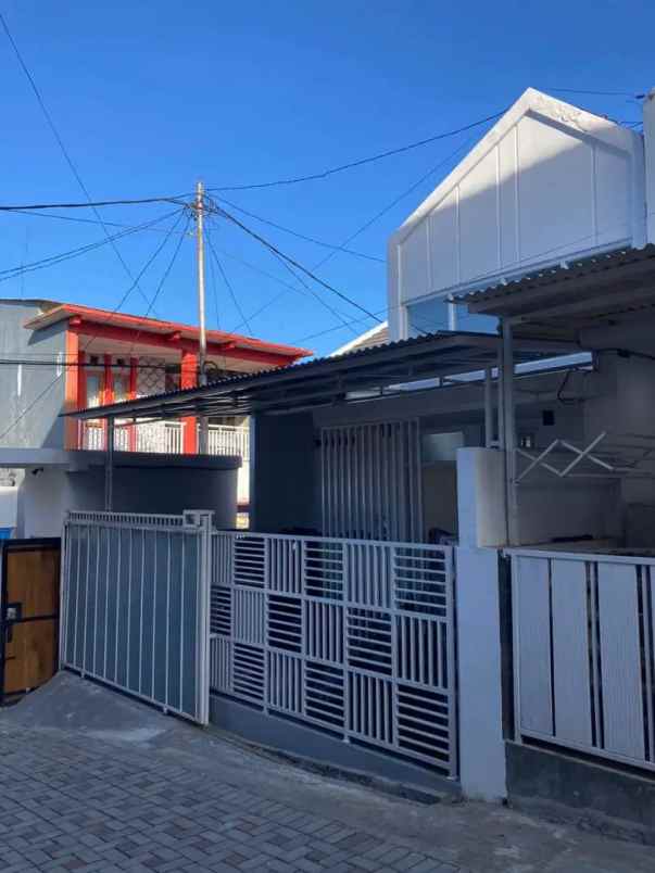 dijual rumah siap huni di komplek cihanjuang