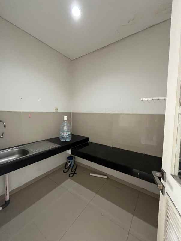 dijual rumah siaphuni di metland menteng dalam cluster