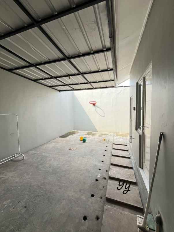 dijual rumah siaphuni di metland menteng dalam cluster