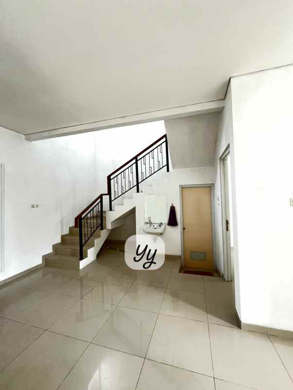 dijual rumah siaphuni di metland menteng dalam cluster