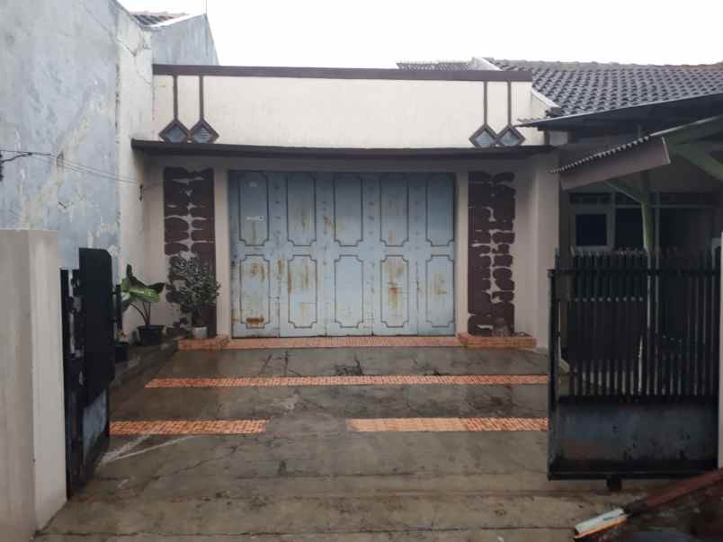 dijual rumah strategis