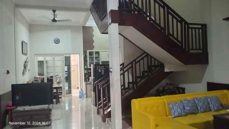 dijual rumah strategis di ketintang surabaya