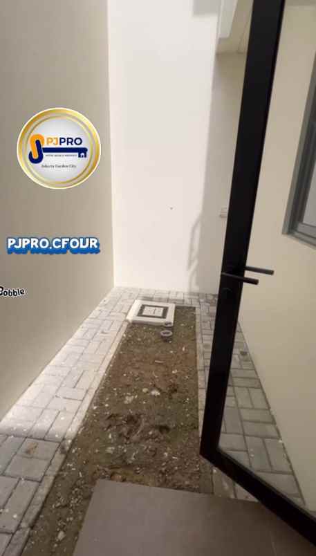 dijual rumah summarecon crown gading