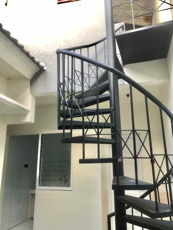 dijual rumah sutorejo prima selatan