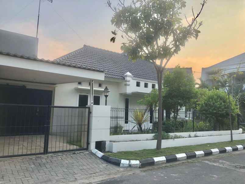 dijual rumah sutorejo prima selatan