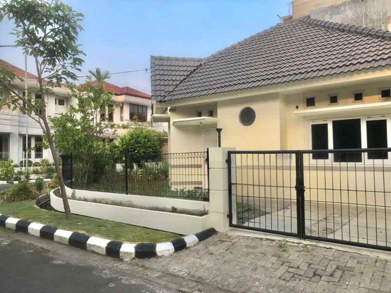 dijual rumah sutorejo prima selatan