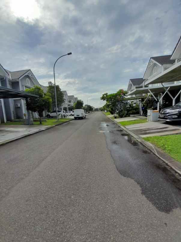 dijual rumah suvarna sutera tangerang