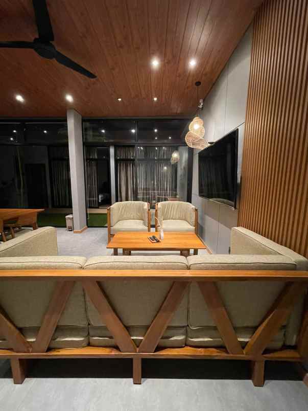 dijual rumah suvarna sutera tangerang