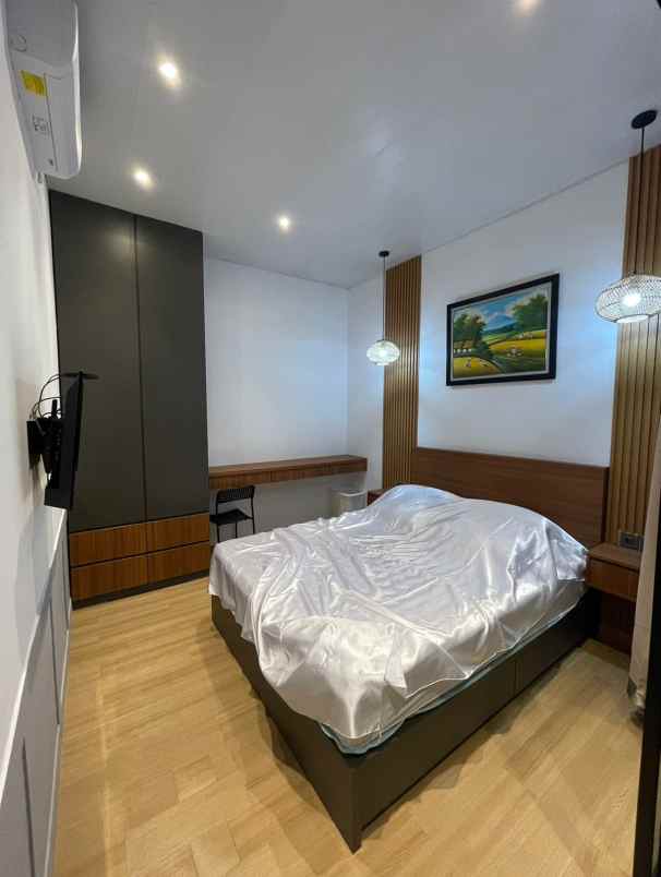 dijual rumah suvarna sutera tangerang