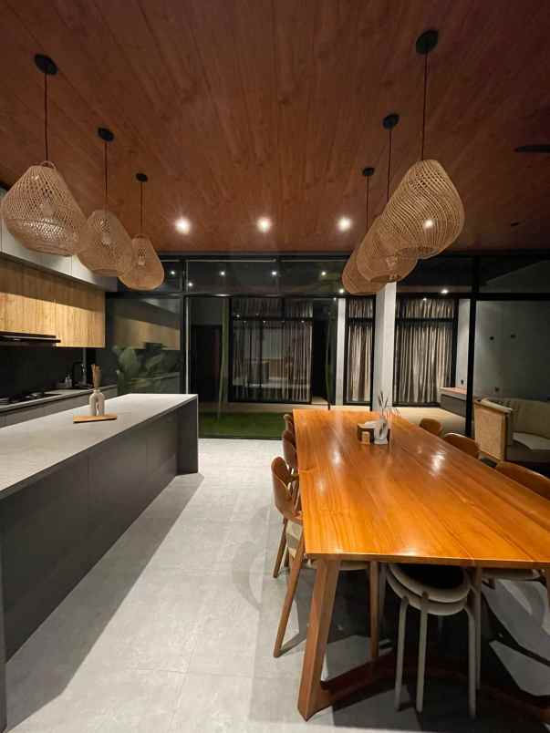 dijual rumah suvarna sutera tangerang