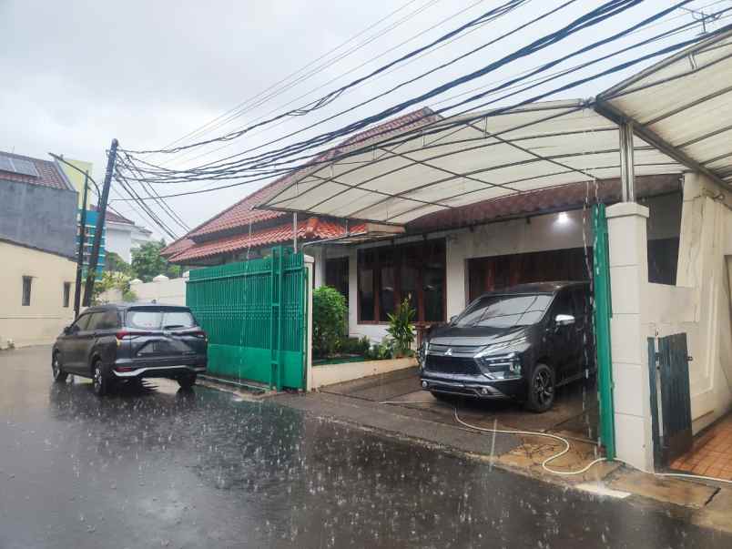 dijual rumah taman gandaria indah