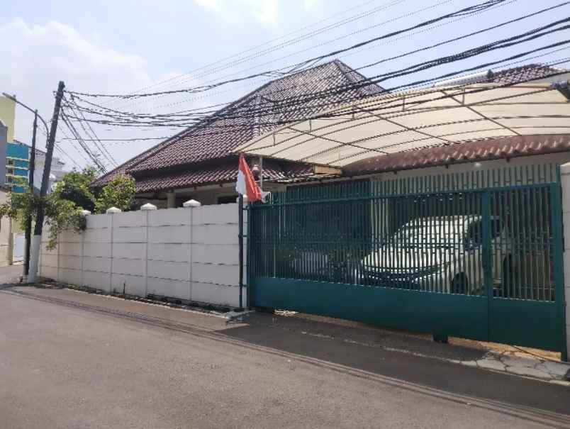 dijual rumah taman gandaria indah