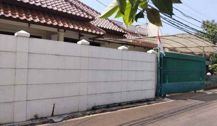 dijual rumah taman gandaria indah