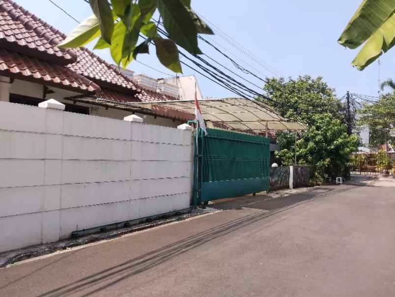 dijual rumah taman gandaria indah