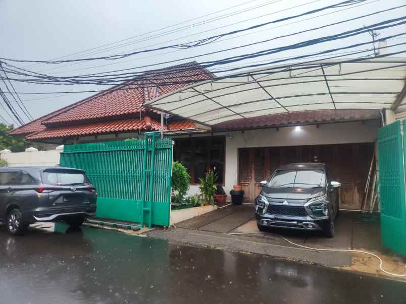 dijual rumah taman gandaria indah