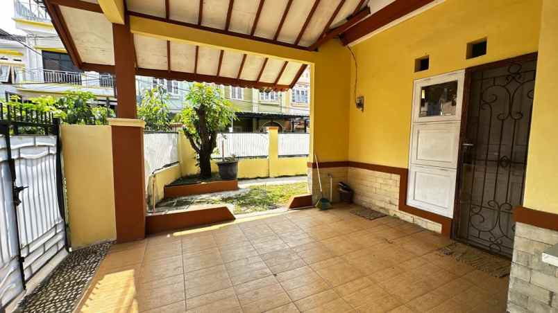 dijual rumah taman harapan baru