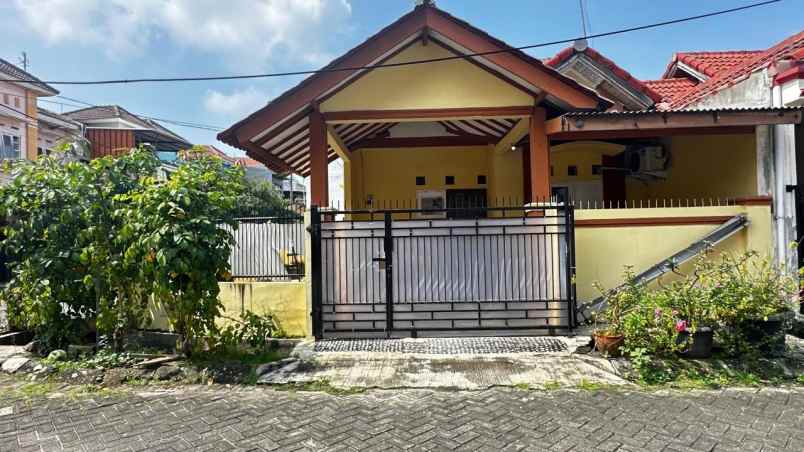 dijual rumah taman harapan baru