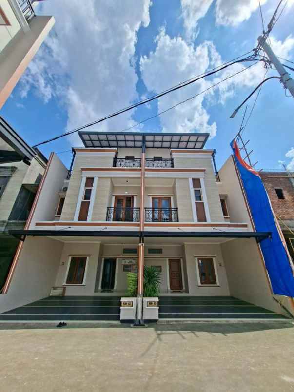 dijual rumah taman mini