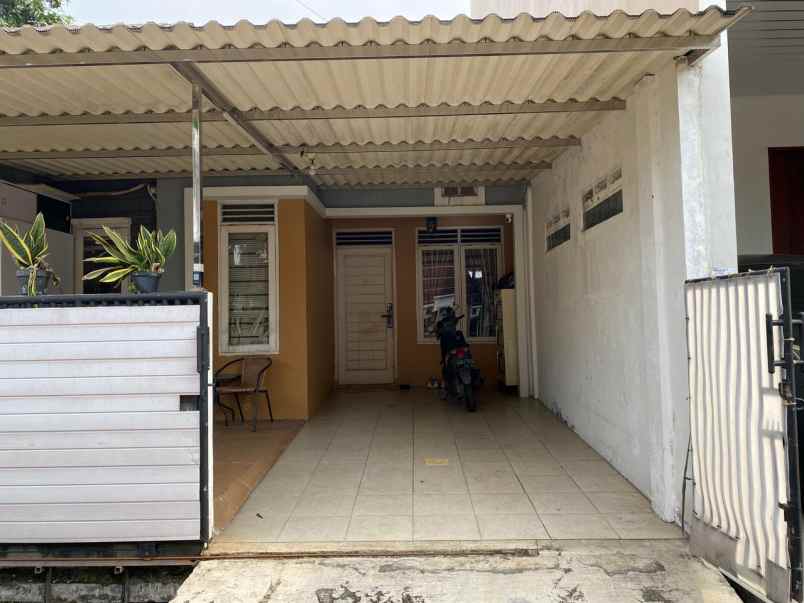 dijual rumah taman royal 3 cluster