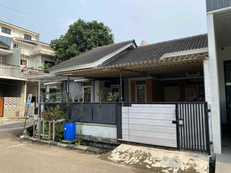 dijual rumah taman royal 3 cluster