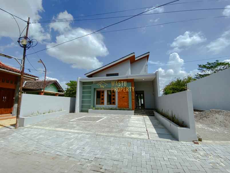 dijual rumah tamanmartani kalasan