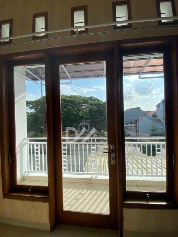 dijual rumah tempat usaha di nusa loka bsd city