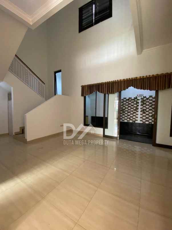 dijual rumah tempat usaha di nusa loka bsd city