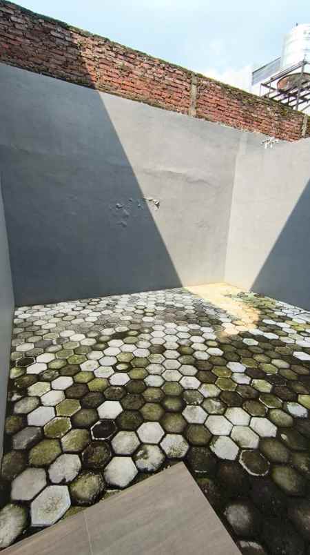 dijual rumah tenggilis mejoyo selatan