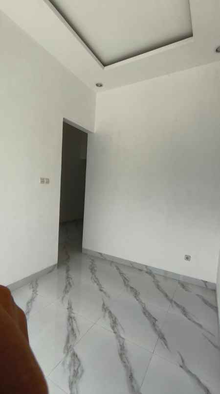 dijual rumah tenggilis mejoyo selatan