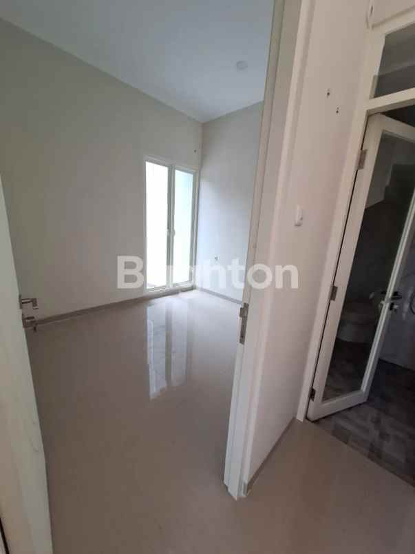 dijual rumah tenggilis tengah