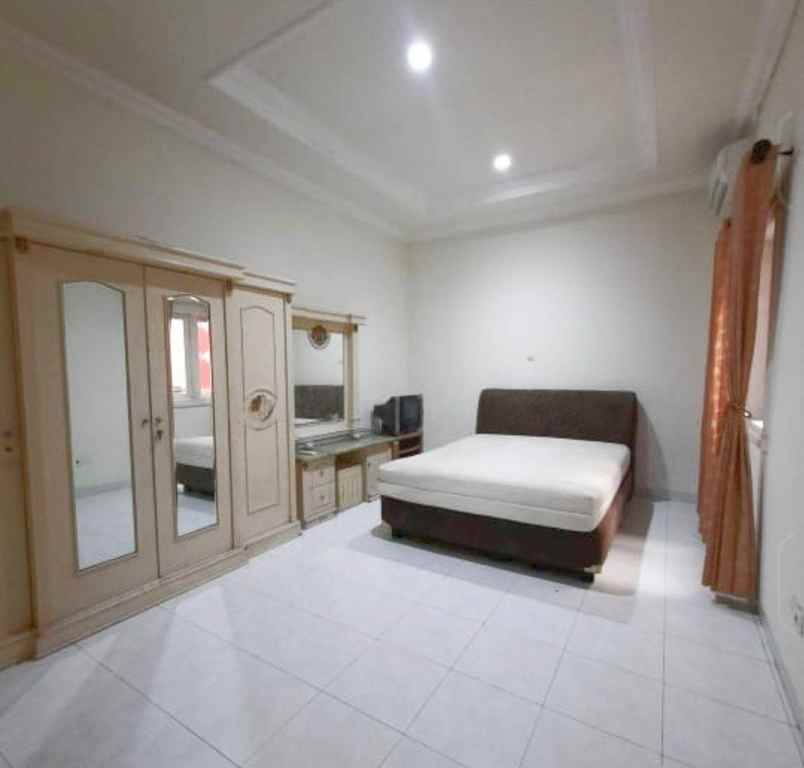 dijual rumah tenggilis utara