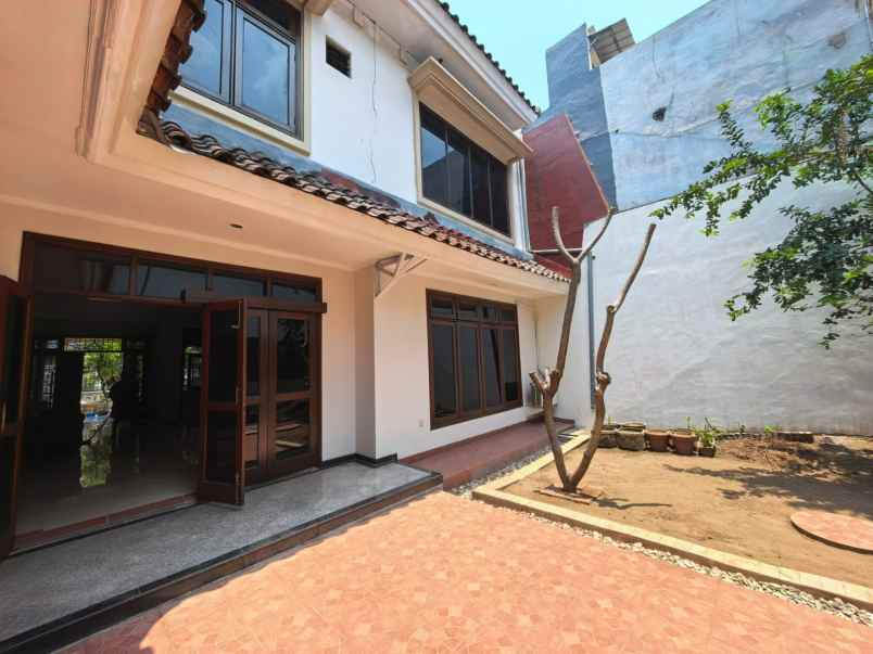 dijual rumah villa bukit mas