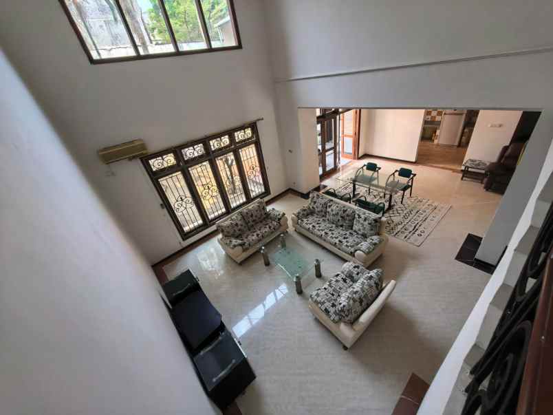 dijual rumah villa bukit mas