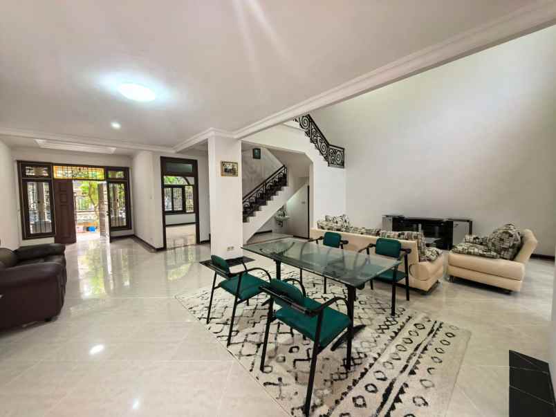 dijual rumah villa bukit mas